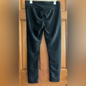 NWOT No Boundaries Black Honeycomb Scrunch lift butt Leggings. Sz XL.